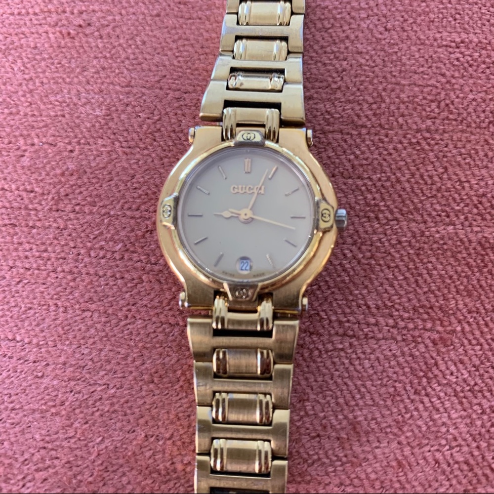 VINTAGE GUCCI 9200L Gold Plated Watch - Picture 2 of 6